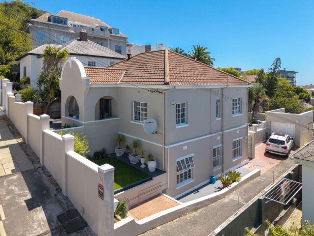 <!--[if BLOCK]><![endif]--> 36  Braemar Road, Green Point, Cape Town <!--[if ENDBLOCK]><![endif]-->